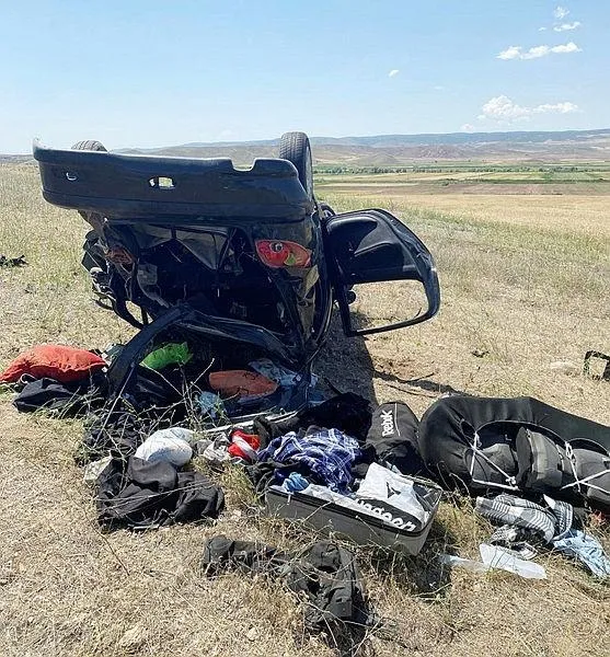 1717591330422.jpeg Yozgat'ta kontrolden çıkan araç şarampole uçtu: 2 ölü, 2 yaralı - 2