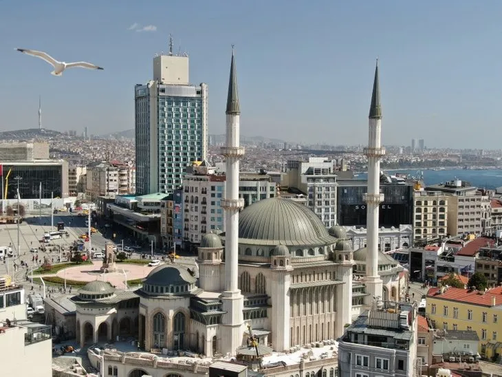 Ramazan'a hazırlanan Taksim Camii’nin son hali havadan görüntülendi