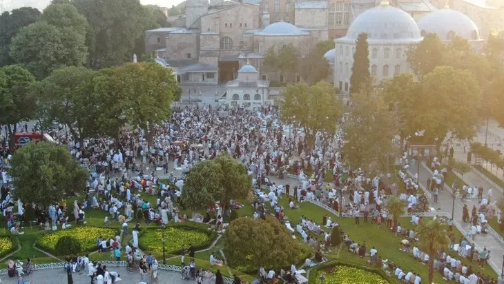 Türkiye’de ve İslam dünyasında Kurban Bayramı sevinci! Camiler doldu taştı