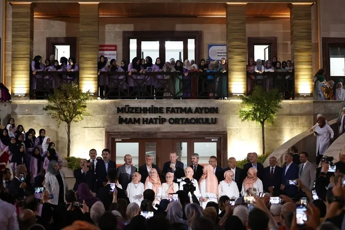 Başkan Erdoğan Kocaeli’de İmam Hatip Ortaokulu açılışına katıldı - 2