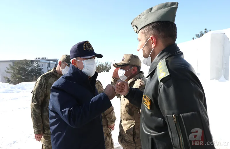 Milli Savunma Bakanı Hulusi Akar Irak sınırında! Sıfır noktasında kritik toplantı 1