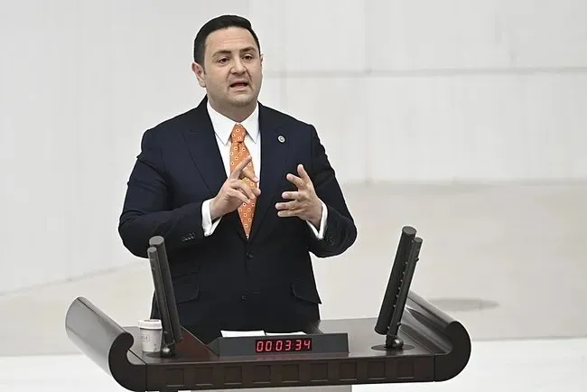 chpli-akdogan-gazi-mecliste-muslumanlari-hedef-aldi-ak-partiden-tepki-bu-siyonizm-agzidir-1715115572002.jpeg CHP'li Akdoğan Gazi Meclis'te Müslümanları hedef aldı! AK Parti'den tepki: Bu siyonizm ağzıdır!