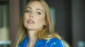 Meryem Uzerli'nin kardeşi Canan Uzerli güzelliğiyle dikkat çekti