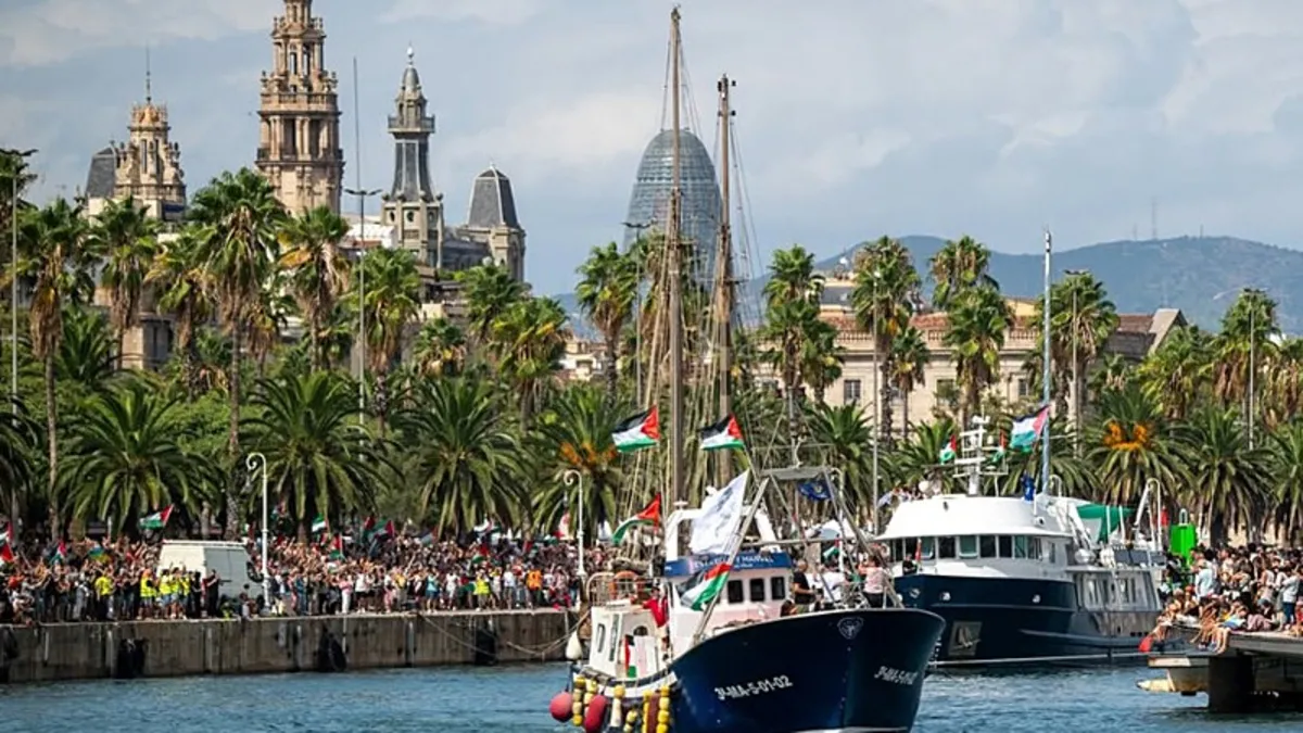 Dalga dalga Gazze'ye: Sumud Filosu Tunus açıklarında