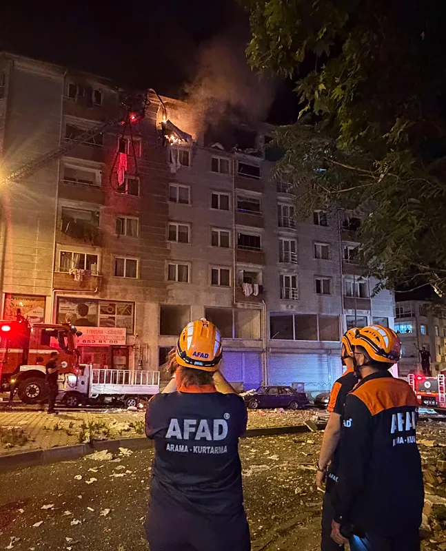 tekirdagda-apartmanda-patlama-1783112777731.png Tekirdağ'da apartmanda patlama: 2 ölü - 1