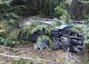 Samsun’da can pazarı! Yolcu otobüsü dereye yuvarlandı