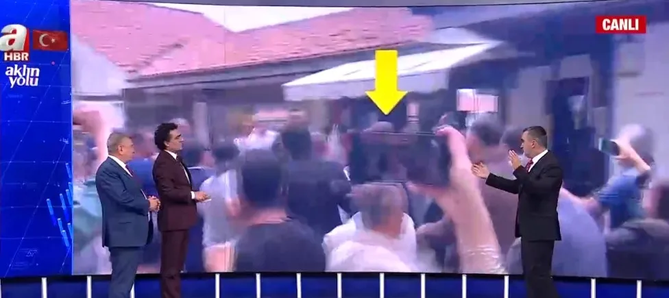chpde-bolunme-krizi-yeni-parti-yola-tekmeyle-cikti-uclu-yonetim-formulu-isler-mi-1784927407572.jpg Emekli İstihbarat Albay Coşkun Başbuğ ise görüntülerin çok daha çarpıcı bir tablo ortaya koyduğunu belirtti. (Fotoğraf -ahaber.com.tr - ekran görüntüsü)