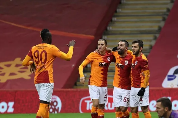 galatasarayli-arda-turan-fatih-terim-ile-yasadigi-sampiyonluk-diyalogunu-anlatti-merak-etme-ikisi-de-kaybeder-1620768921382.jpg Galatasaraylı Arda Turan Fatih Terim ile yaşadığı şampiyonluk diyalogunu anlattı! "Merak etme ikisi de kaybeder" - 4