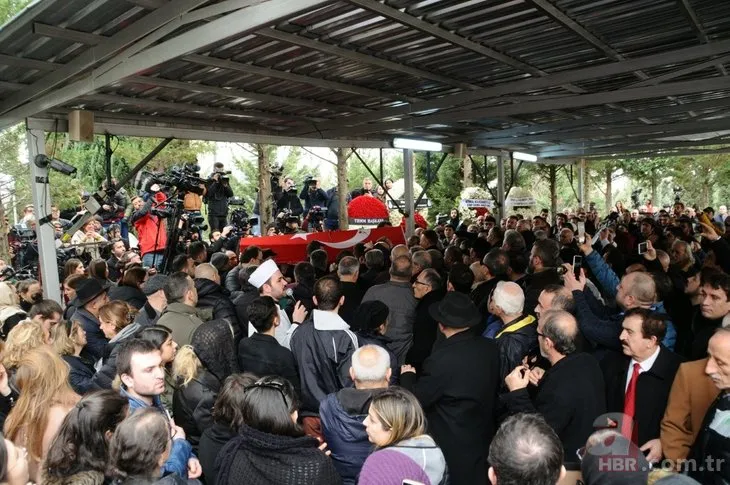 Ayşen Gruda'nın cenazesinden gözler Şener Şen'i aramıştı! Usta sanatçının o görüntüleri ortaya çıktı