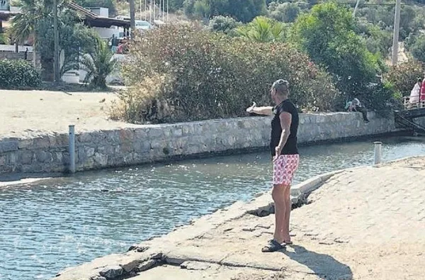 1687240767281.jpg Tatilcilerin gözdesi Bodrum'da durum içler acısı! Kötü koku tüm ilçeyi sardı | Vatandaştan CHP'li belediyeye isyan: Her yıl aynı sorun var ama çözüm yok - 2