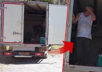 İzmir’de kamyonet kasasında kurban kestiler