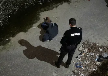 Kaçtığı bekçilerden yardım istedi! Hırsızlık şüphelisi böyle yakalandı