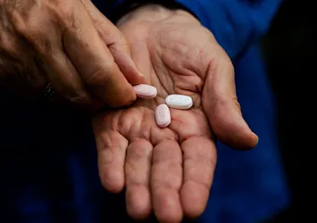 Koronavirüs için bir ilk! AB Pfizer'in hapını resmen onayladı! Kimler kullanabilir? Hangi varyanta karşı etkili?