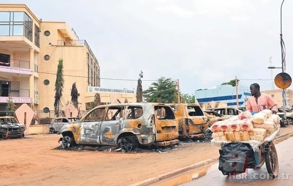 Afrika’da Fransa’ya darbe üstüne darbe! O anlaşmayı feshetti 2