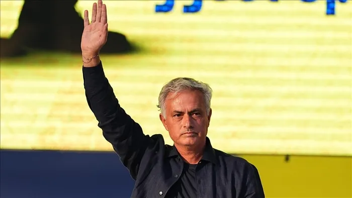 Jose Mourinho’dan Galatasaray’a ters köşe! Fenerbahçe yılın bombasını patlatıyor
