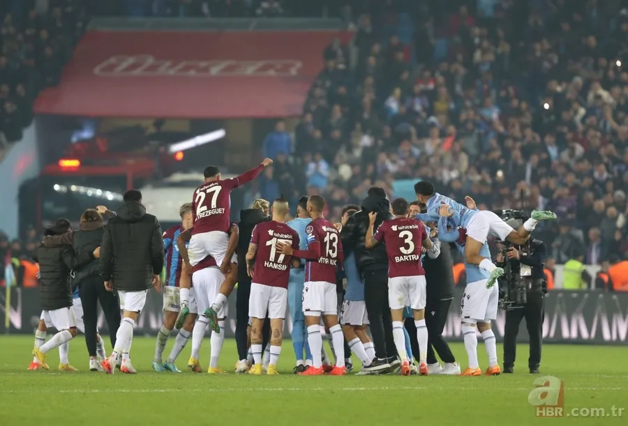 Trabzonspor-Fenerbahçe maçında tribünde Trabzon vurgulu koreografi: "Vatan bölünmez tektir" 23