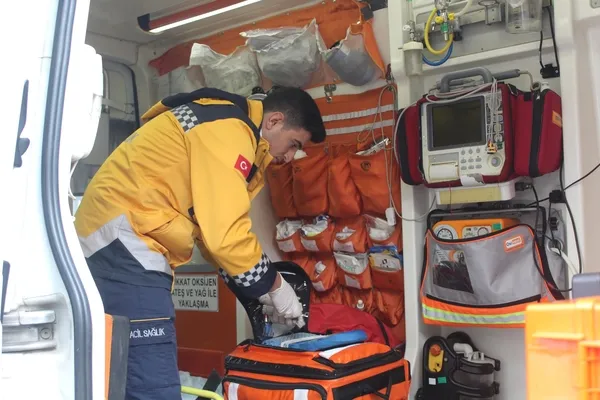 gaziantepte-saskina-ceviren-olay-koyden-merkeze-gitmek-icin-hasta-numarasi-yapip-ambulans-cagirdilar-1639390461651.jpg Gaziantep’te şaşkına çeviren olay! Köyden merkeze gitmek için hasta numarası yapıp ambulans çağırdılar - 4