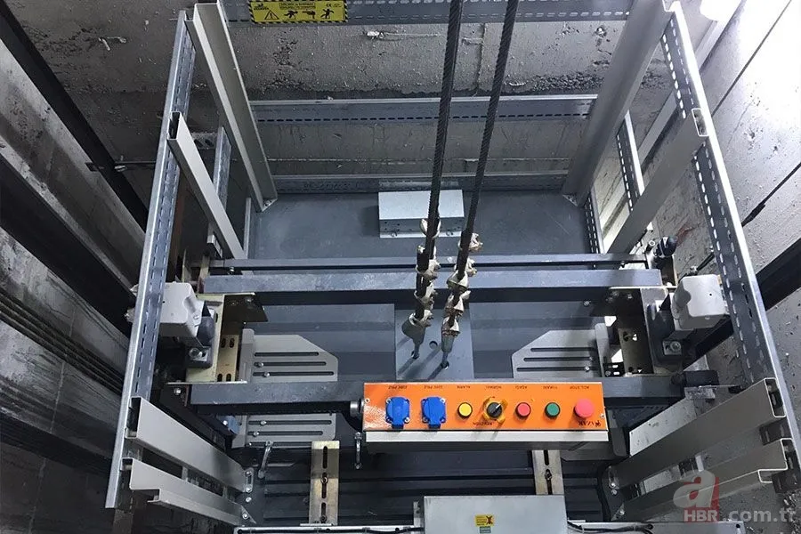 Asansör kapılarındaki bu delik aslında hayat kurtarıyor! 6