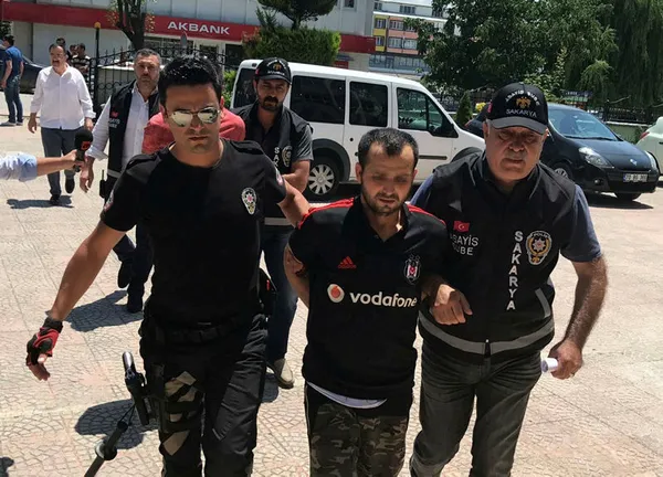 Sakarya'da büyük gerginlik! Yüzlerce kişi içeri girmek istedi - 2