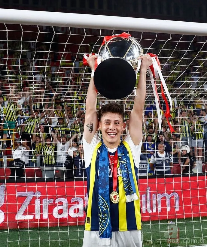 Arda Güler sevgilisiyle Bodrum'da! Böyle görüntülendiler... 6