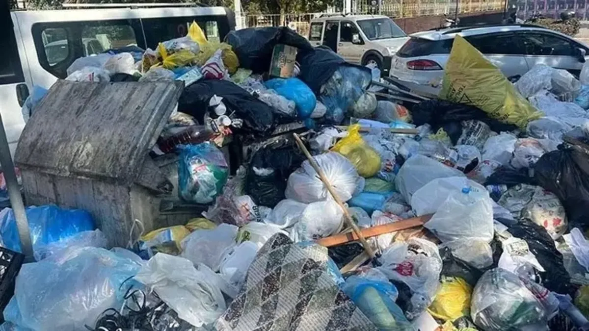 Karşıyaka ve Çiğli'de değişmeyen manzara! Eylem bitti: Çöpler yine toplanmadı
