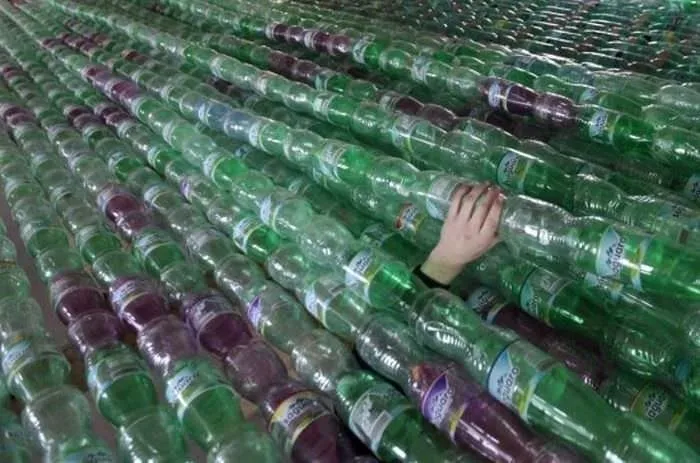 50 bin plastik şişeden gemi yaptılar!