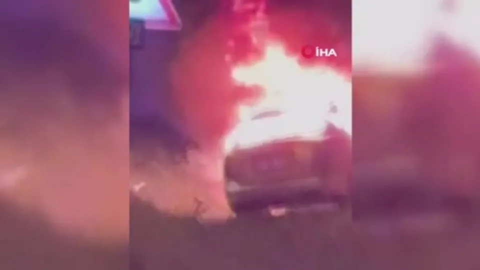Siirt’te seyir halindeki otomobil alev alev yandı