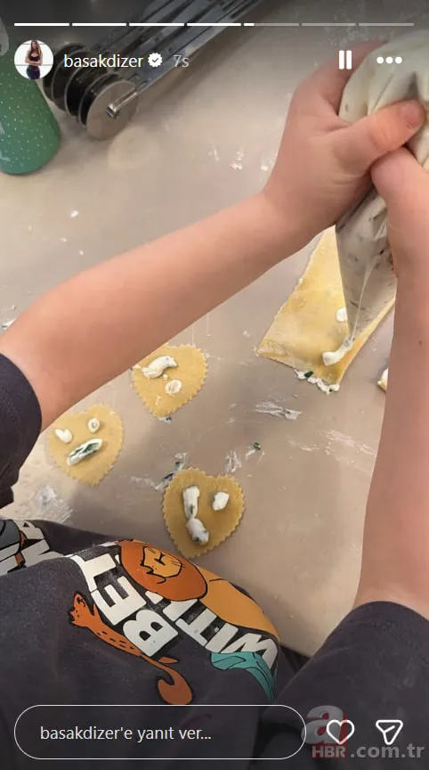 Kurt Efe mutfakta hünerlerini sergiledi! İşte Tatlıtuğ ailesinin eğlenceli halleri 5