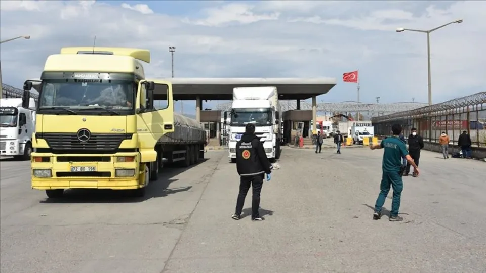SON DAKİKA! Güvenlik güçlerinin dikkati faciayı önledi! TIR'da patlayıcı düzenek ele geçirildi