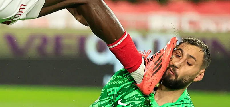 PSG’nin kalecisi Donnarumma kanlar içinde yerde kaldı! Endişe veren sakatlık