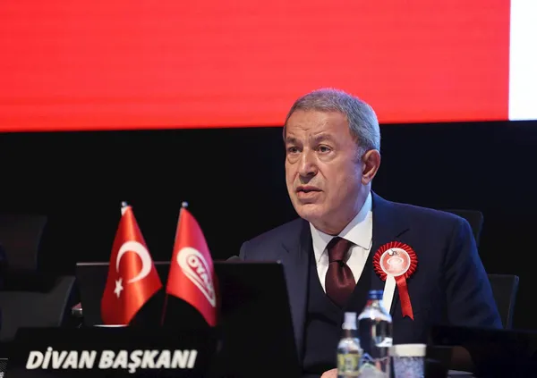 Türkiye'nin güvenliği onlara emanet! Bakan Akar halka tek tek anlattı: Teröristlerin sığınakları başlarına yıkıldı - 7