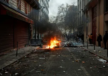 Paris Savcılığı'ndan 3 kişinin ölümüyle sonuçlanan ırkçı saldırı hakkında açıklama! Daha önce göçmen merkezine de saldırmış