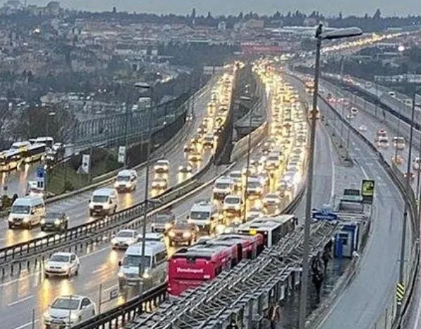 İstanbul güne trafikle başladı! - 1