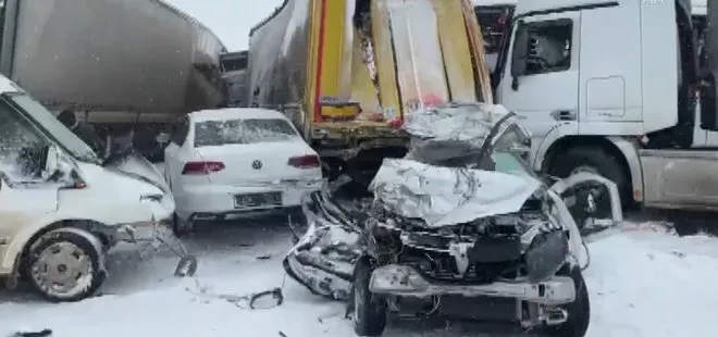Mardin’de zincirleme kaza! 3 kişi hayatını kaybetti çok sayıda yaralı var