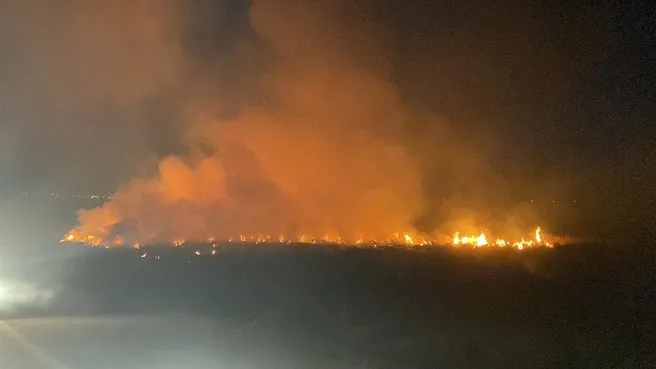 Erzincan’da örtü yangını itfaiyenin müdahalesiyle söndürüldü