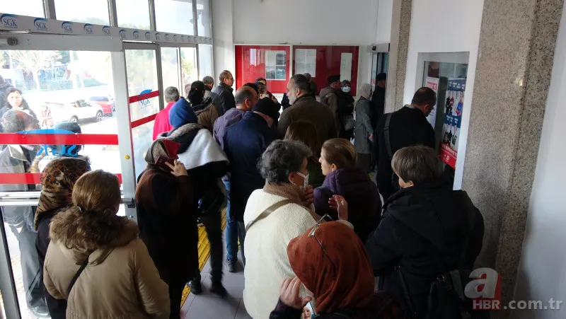 Başkan Erdoğan'ın müjdesi sonrası akın ettiler! SGK'larda EYT yoğunluğu | Milyonların emeklilik sevinci 20