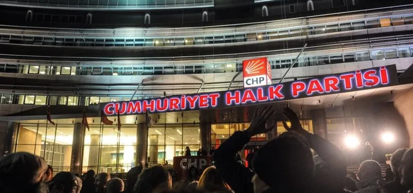 16 Nisan gecesi CHP’de küfürlü yumruklu kavga!