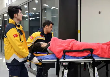Deprem bölgesindeki yaralılar uçakla İstanbul'a getirildi! Hastanelere sevk edildiler