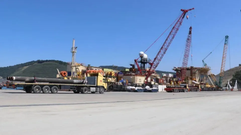 Borular Karadeniz gazı için denize iniyor! Türkiye'nin gazı karaya taşınacak