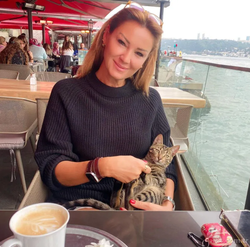 Pınar Altuğ'un paylaşımı olay oldu! İşte Pınar Altuğ'un babası ve kardeşi 4