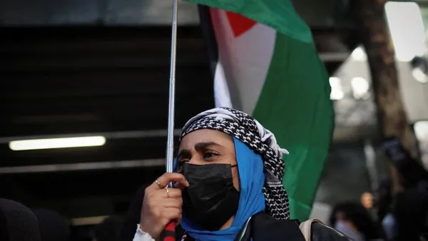 Dünya ’katil İsrail’ diye haykırıyor! Starbucks önü, liman, sokaklar, her yerde Filistin’e destek gösterileri