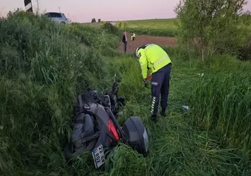 Edirne'de kontrolden çıkan motosiklet tarlaya uçtu: 1 ölü 1 yaralı