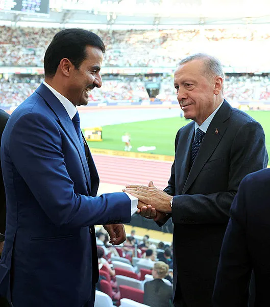 baskan-erdogan-macaristanda-ilham-aliyev-ve-katar-emiri-al-sani-ile-gorustu-1692560776569.jpg Başkan Erdoğan Macaristan'da İlham Aliyev ve Katar Emiri Al Sani ile görüştü - 1