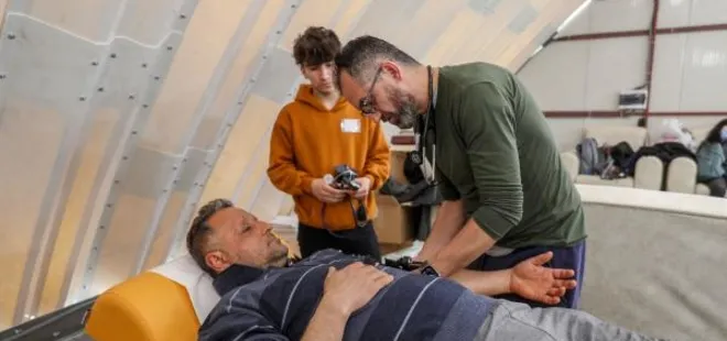 ABD’ye dönüş biletini iptal etti sahra hastanesinde çalışmaya başladı: Vatanımızın bir ucu diye geldik