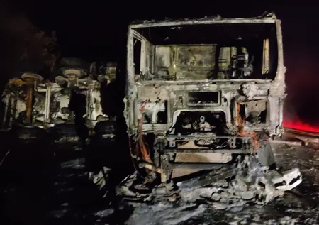 Asit yüklü tanker yandı! Bursa-Kütahya yolu ulaşıma kapatıldı