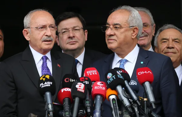 1680986539334.jpg Demokratik Sol Partisi Genel Başkanı Önder Aksakal: Kılıçdaroğlu'nun ziyareti göstermelik bir ziyaretti - 2