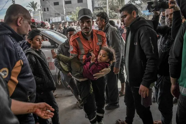 Filistinliler kendi topraklarından göçe zorlanıyor: İşgalci İsrail’den katliama devam mesajı!