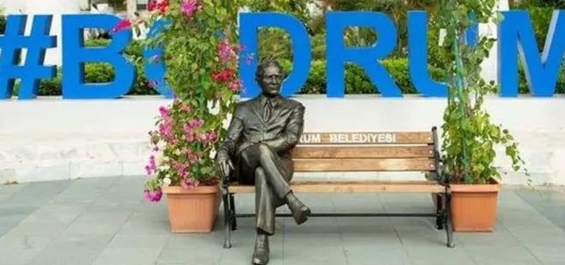 CHP'li Bodrum Belediyesi’nin ‘bankta oturan Atatürk heykeli’ tartışma yarattı