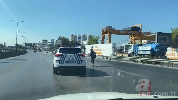 İstanbul’da hareketli anlar! Elinde bıçak sırtında çanta trafiği birbirine kattı