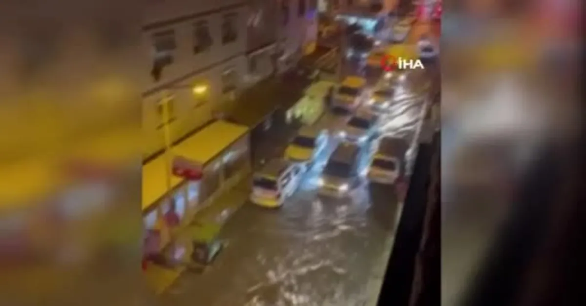 CHP'nin "yüzen kalesi" İzmir'i yine sel aldı